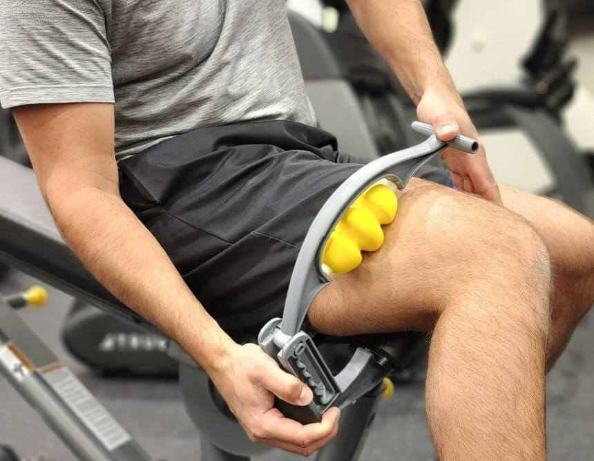 foam rolling quad muscle to treat knee pain